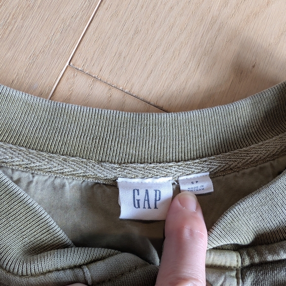 GAP Olive Henley Pullover. Size Small. - Picture 2 of 6